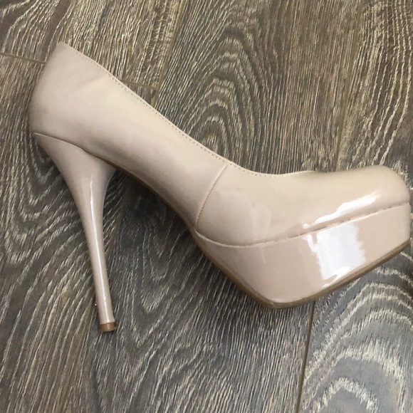 Nude Pumps - Picture 4 of 4